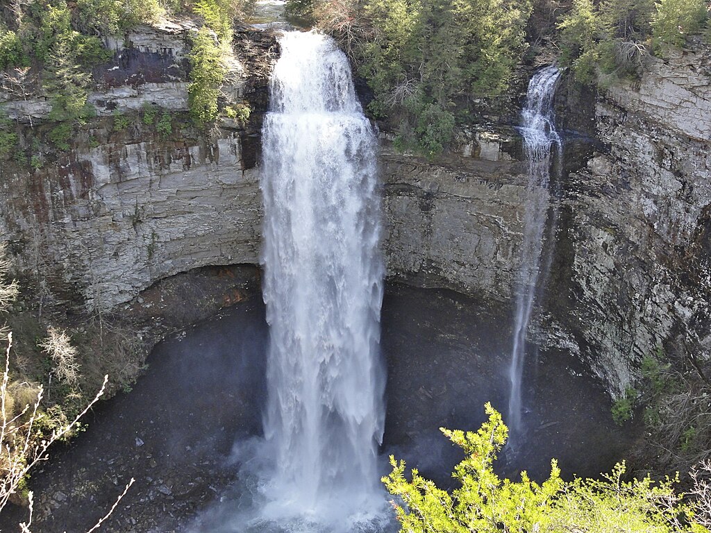 Fall Creek Falls to the left, Coon Creek Falls to the right