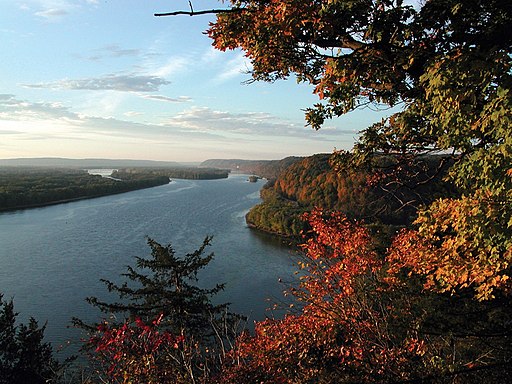 Mississippi River from Fire Point in Effigy Mounds National Monument, Iowa, USA.