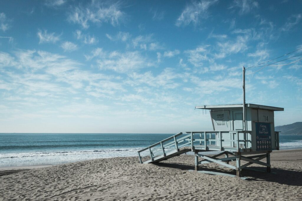 A lifeguard house near body of water.