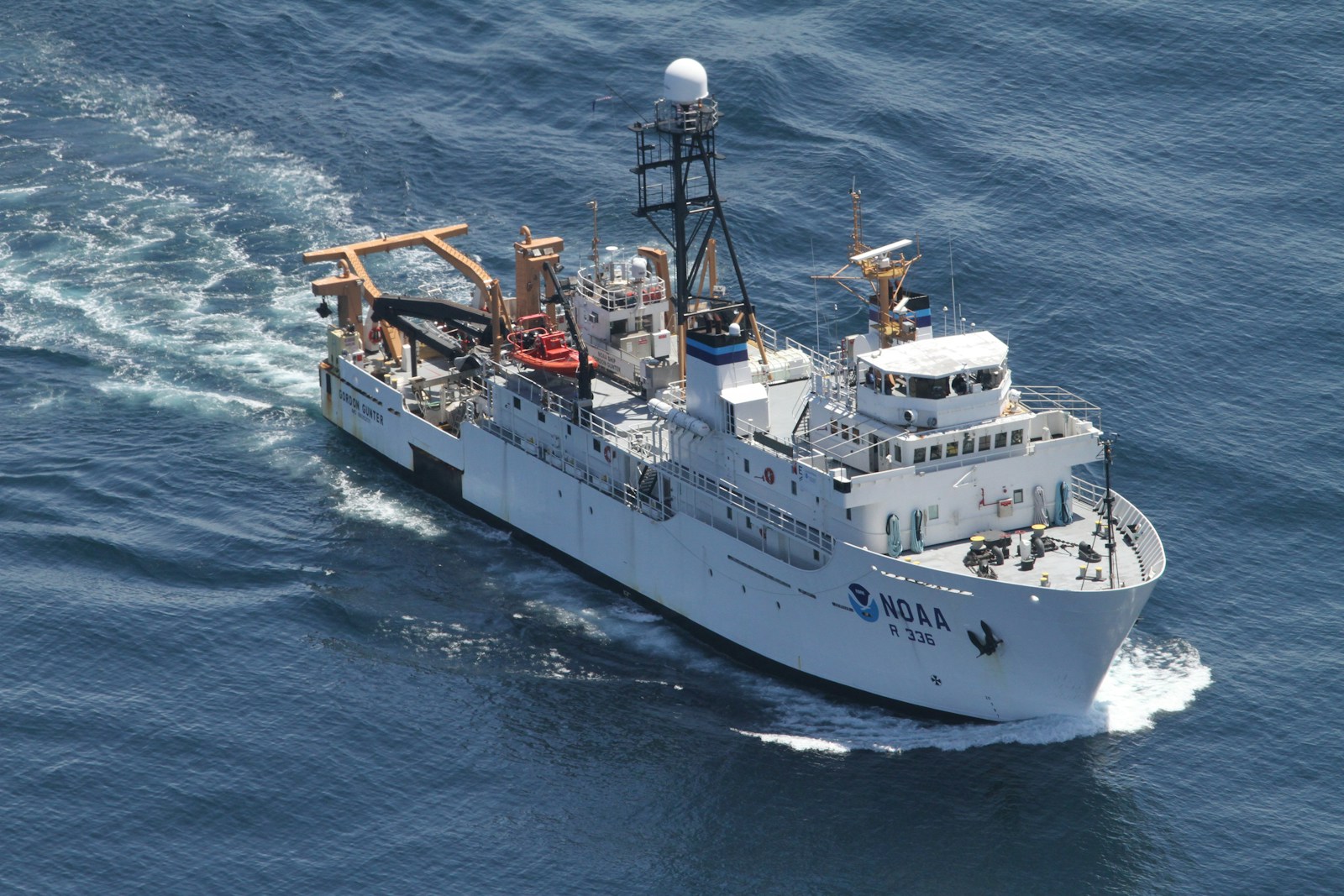 white cruise ship travelling during daytime