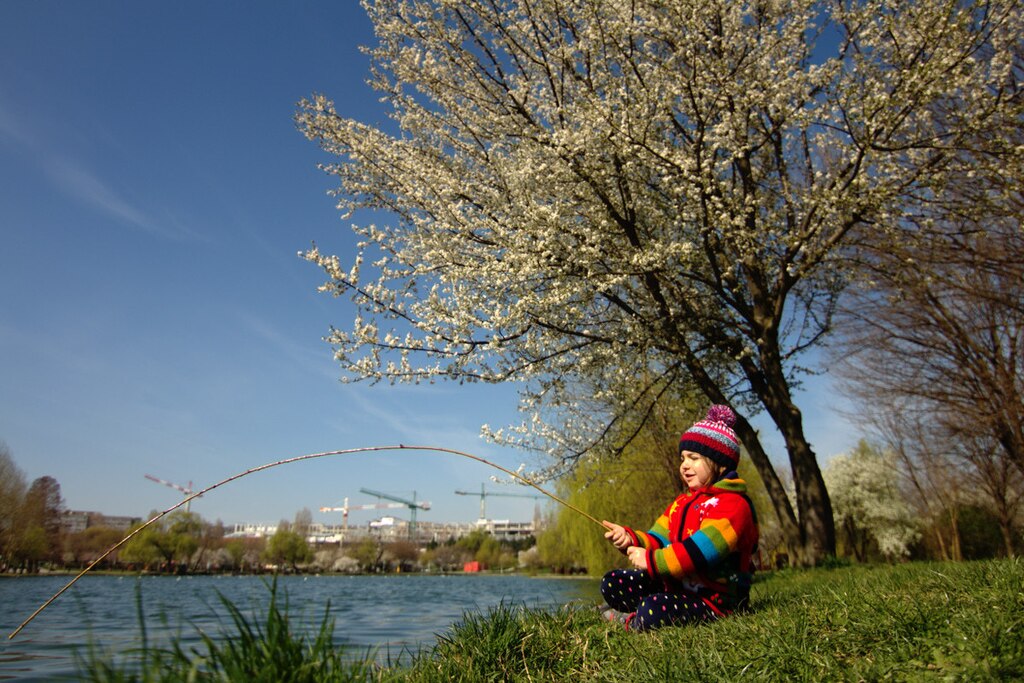 A beautiful spring day, the perfect opportunity to go fishing. Or at least pretend to do it.